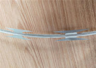 Silberne Farbe umwickelter Rasiermesser-Stacheldraht, gewundene Stacheldraht-Probe verfügbar